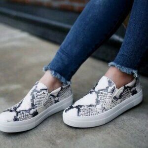 Steve Madden Gills Snake Print Slip-On‎ Platform Sneakers Womens Size 7.5M Shoes